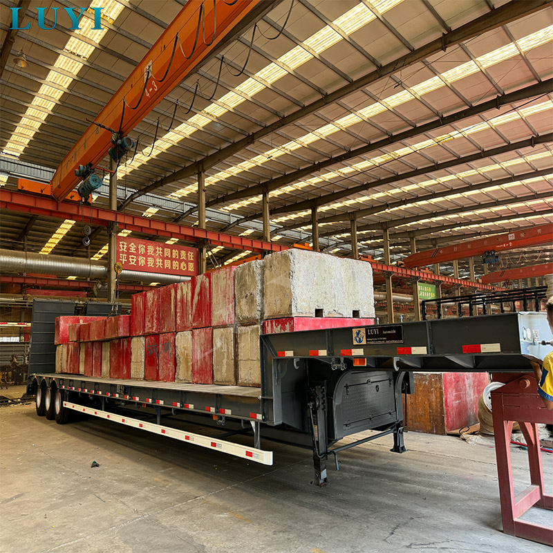 Saudiska kunder genomför inspektioner på plats av Luyi Factory och slutför köpet av 3-axlade semitrailers med flak