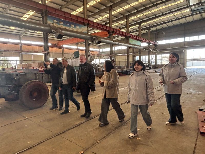 Armeniska kunder besöker Luyi! Slå dig samman för att öppna en ny plan för utländska marknader,