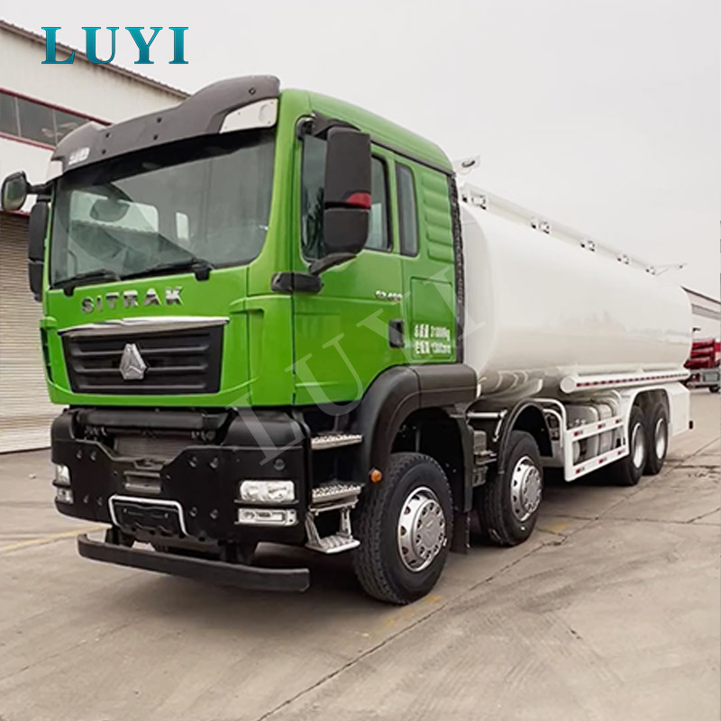 Sinotruk SITRAK 8×4 30000L Bränsletankbil Köpguide för diesel-, bensin- och mobila tankningsprojekt