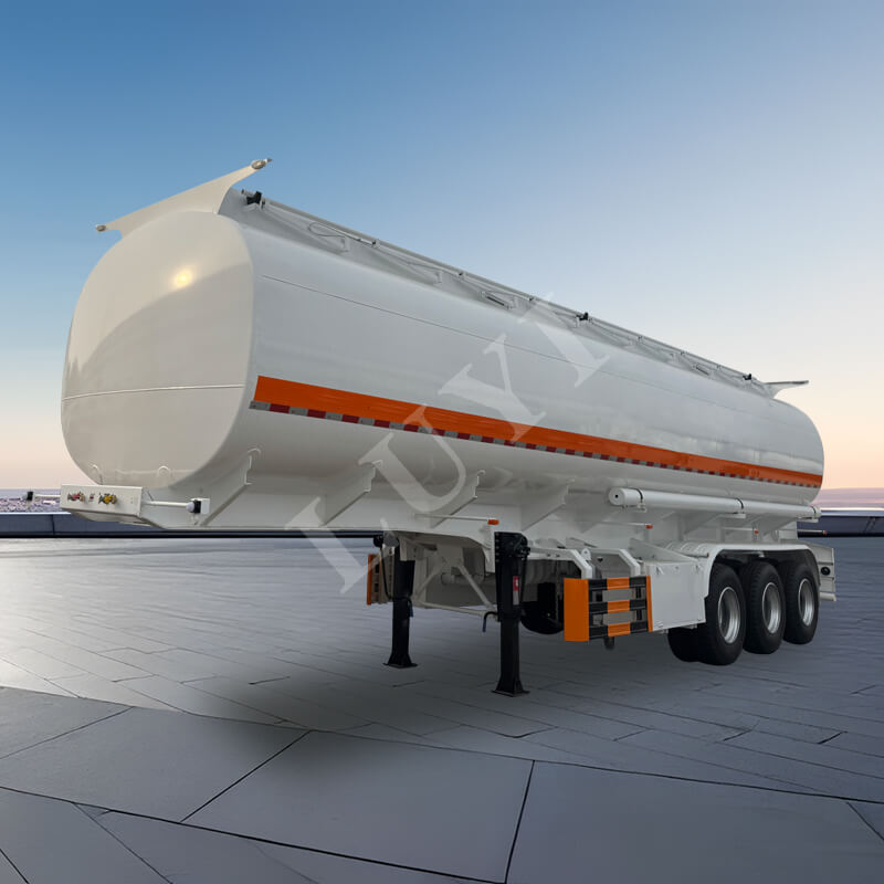 3-axlig 40 000-liters semitrailer för oljetank i kolstål 3-axlig 40 000-liters semitrailer för oljetank i kolstål