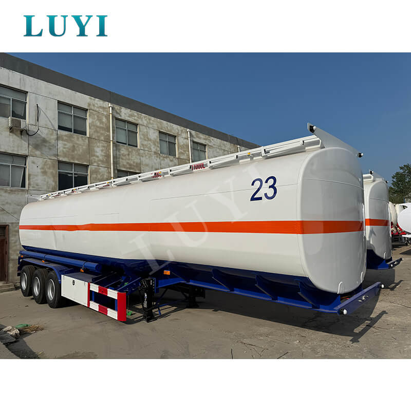 3-axlig 45 000-liters semitrailer med 5-facks oljetank