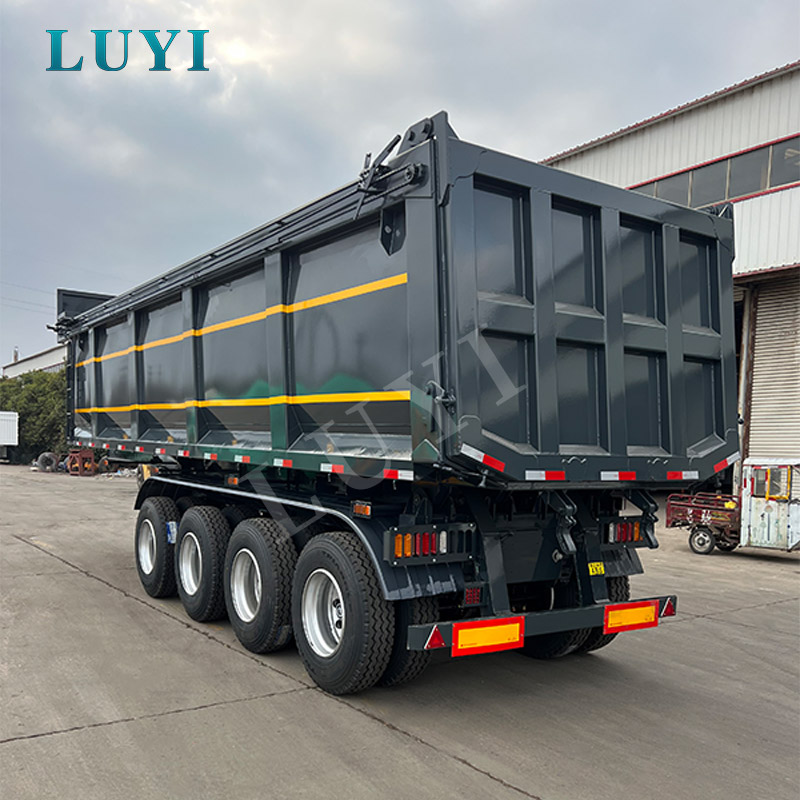 4-axlad semitrailer med baktipp för bulktransport