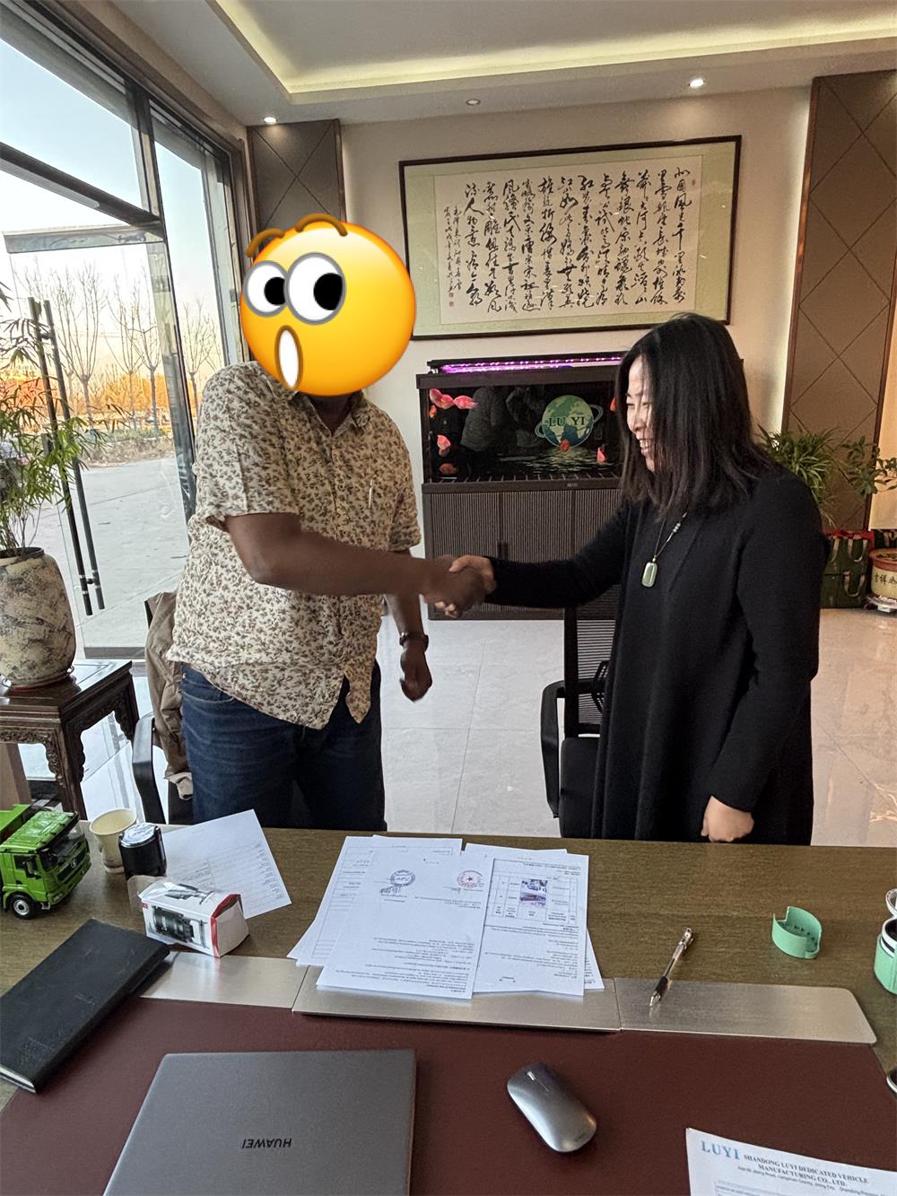 Hur ett saudiskt tungtransportföretag valde Luyi Auto för 3 anpassade Lowboy-släp efter ett fabriksbesök