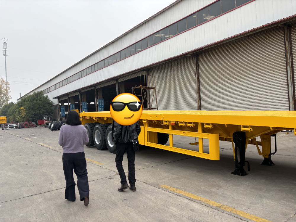 Hur LUYI AUTO hjälpte ett algeriskt logistikföretag att förbättra effektiviteten vid transport av tung utrustning med 8 anpassade treaxlade Lowboy-släp Hur LUYI AUTO hjälpte ett algeriskt logistikföretag att förbättra effektiviteten vid transport av tung utrustning med 8 anpassade treaxlade Lowboy-släp
