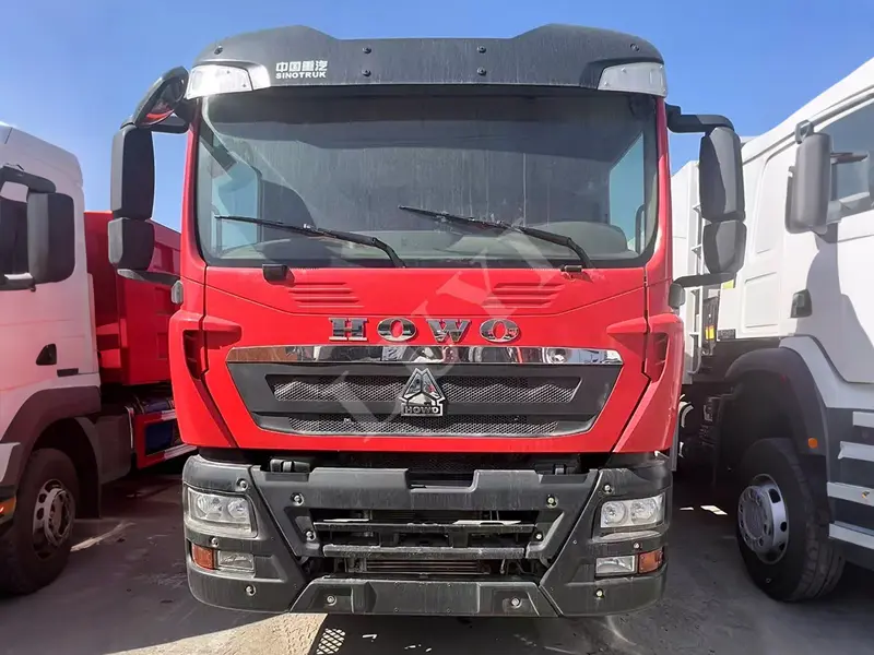 Röd Howo Dump Truck