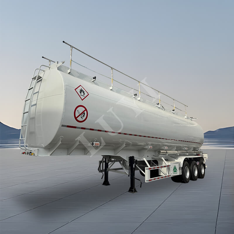 Treaxlad 45/50 kubikmeter oljetank Semitrailer