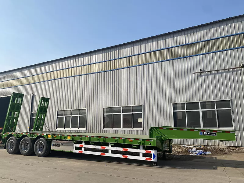 Tre-axel flatbed semitrailer